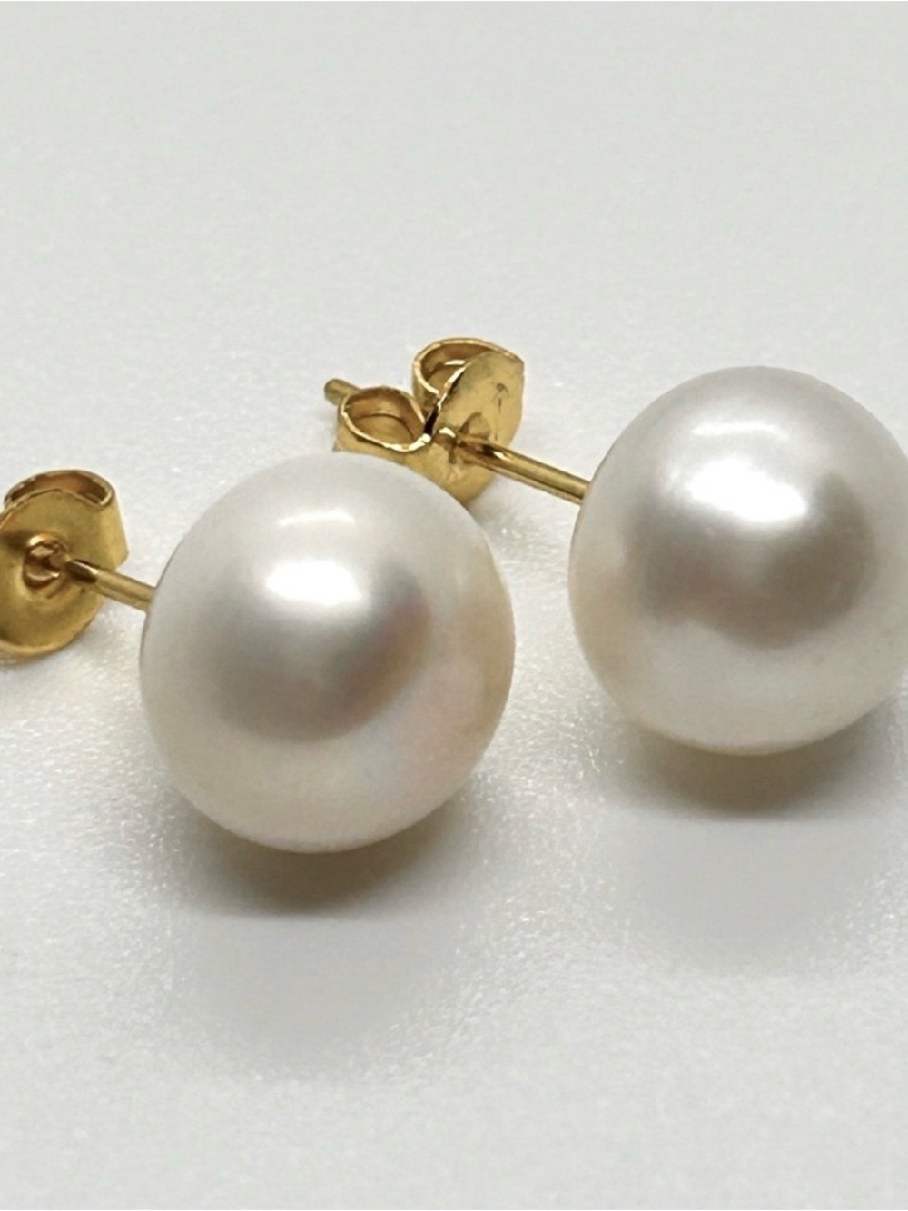 9-11mm Classic White Pearl Stud Earrings with Gold Posts